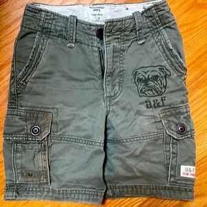 ABERCROMBIE AND FITCH CARGO SHORT size 7-8